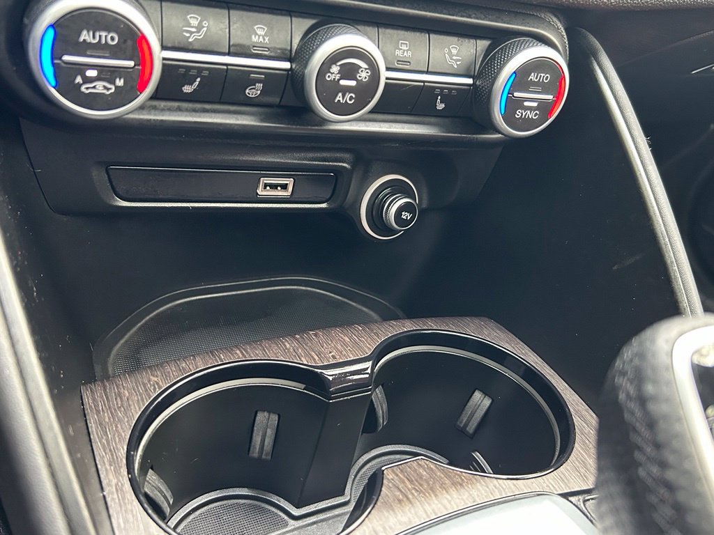 Used 2022 Alfa Romeo Giulia Ti RWD image 20