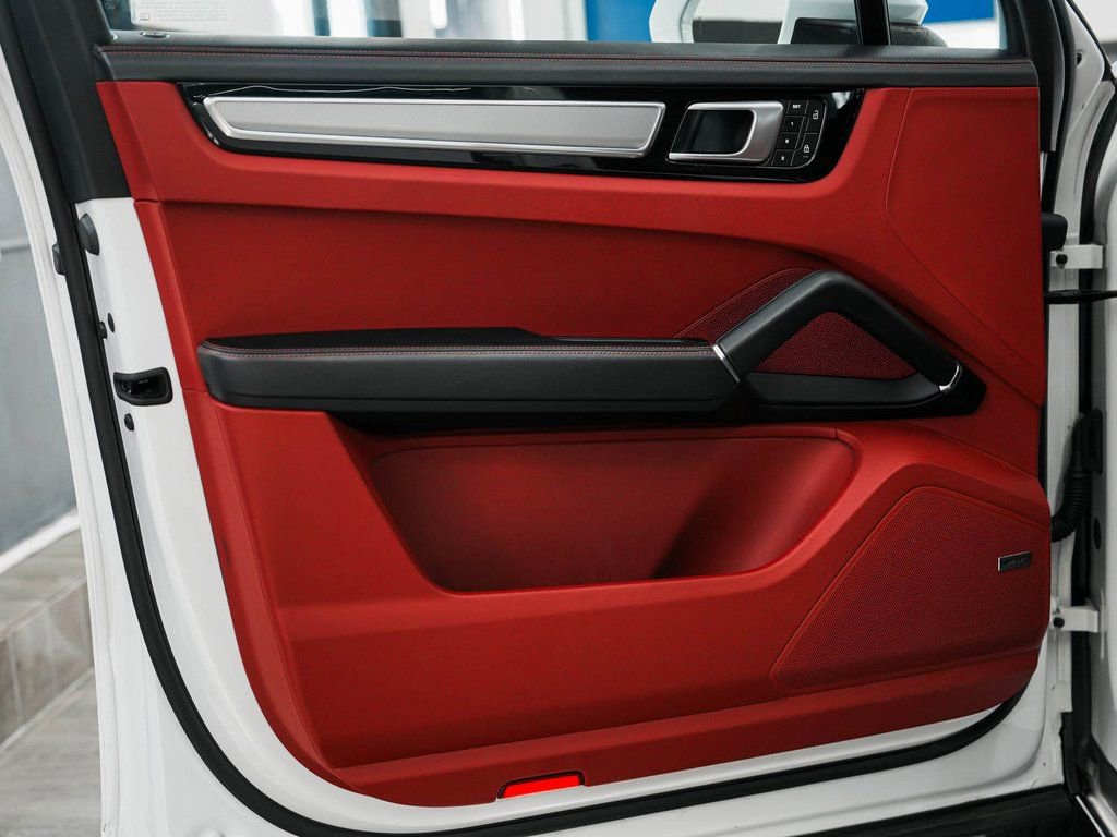 Used 2023 Porsche Cayenne image 11