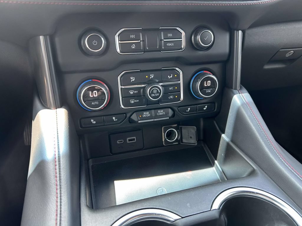 Used 2021 Chevrolet Suburban RST w/ Luxury Package RWD image 26