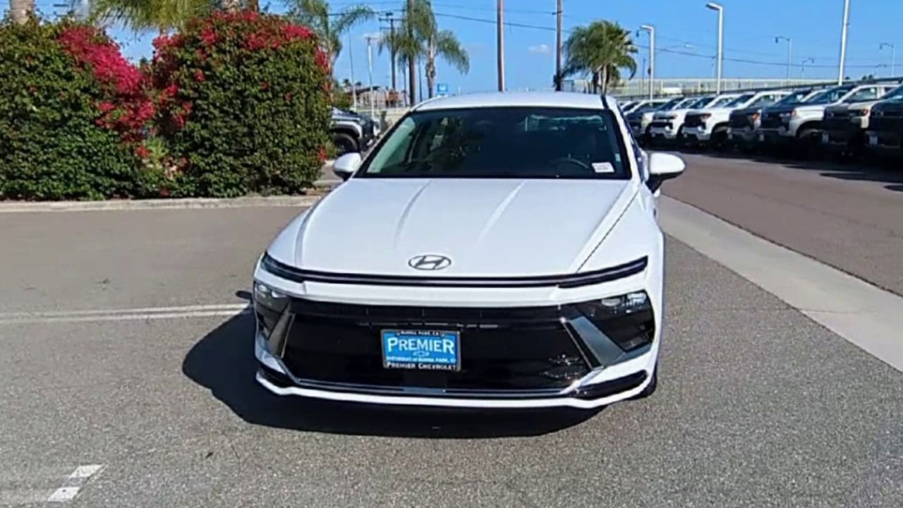Used 2025 Hyundai Sonata SEL FWD image 3