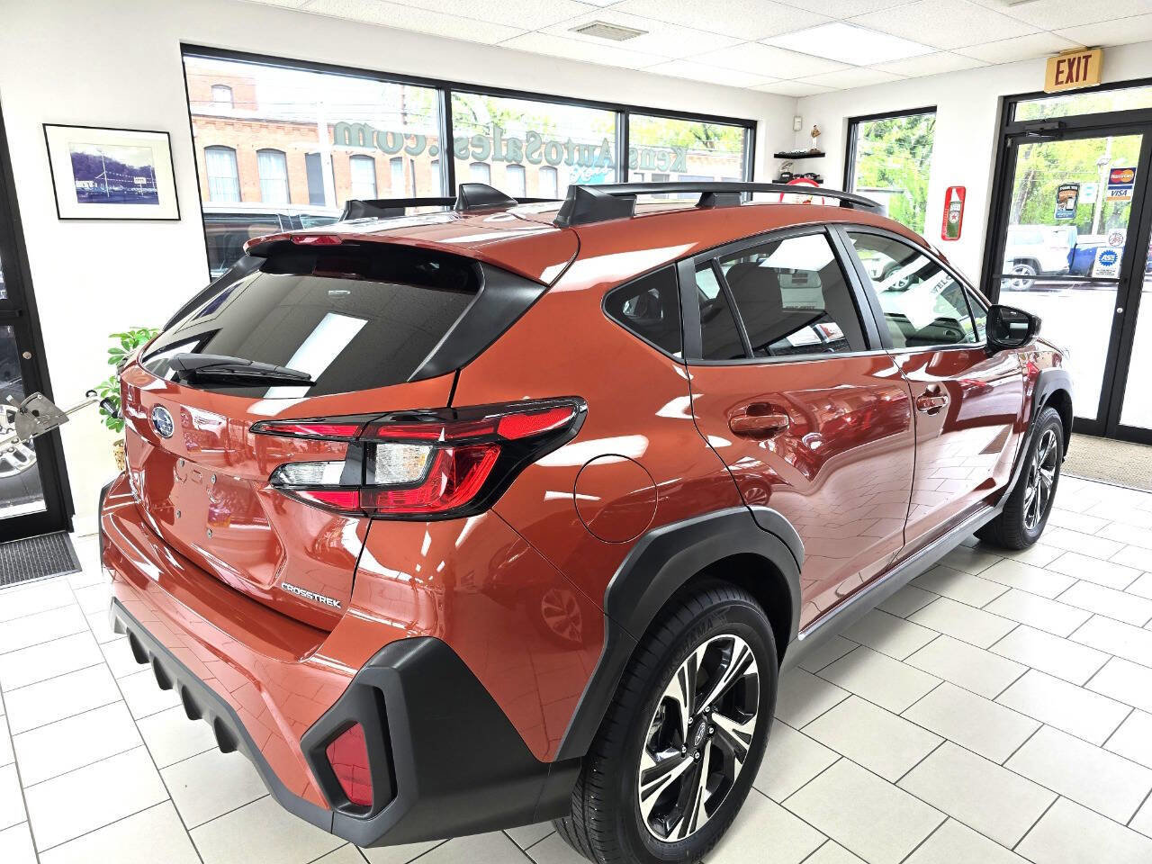 Used 2024 Subaru Crosstrek 2.0i Premium AWD/4WD image 14