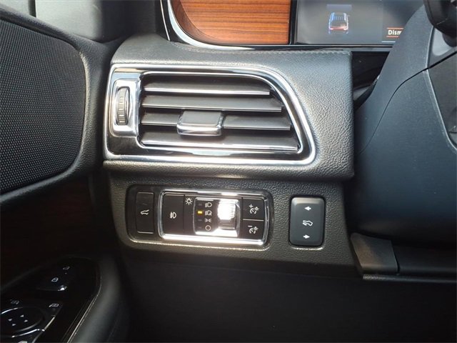 Used 2024 Lincoln Navigator Premiere image 16