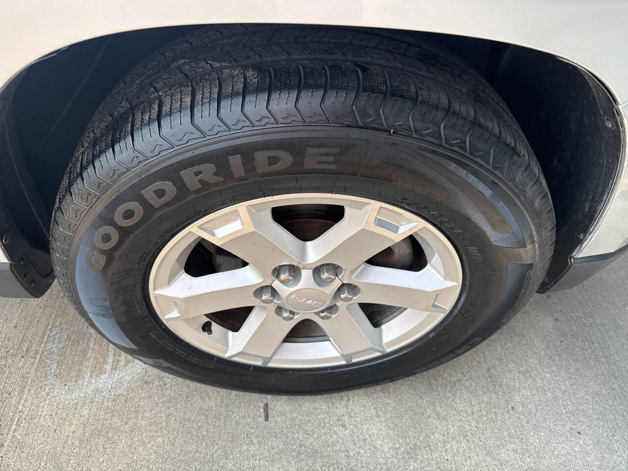 Used 2016 GMC Acadia SLE image 6