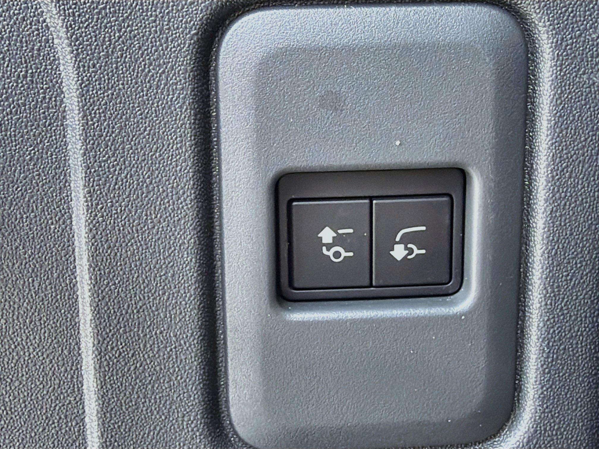 Used 2025 Land Rover Defender 110 S AWD/4WD image 13
