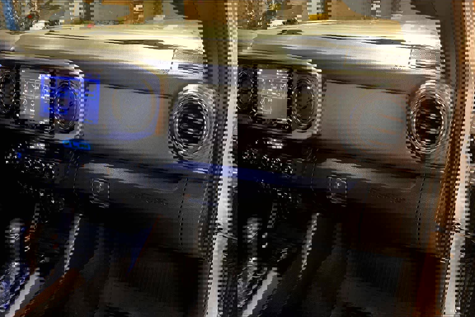 Used 2021 Toyota Tacoma TRD Off-Road image 18