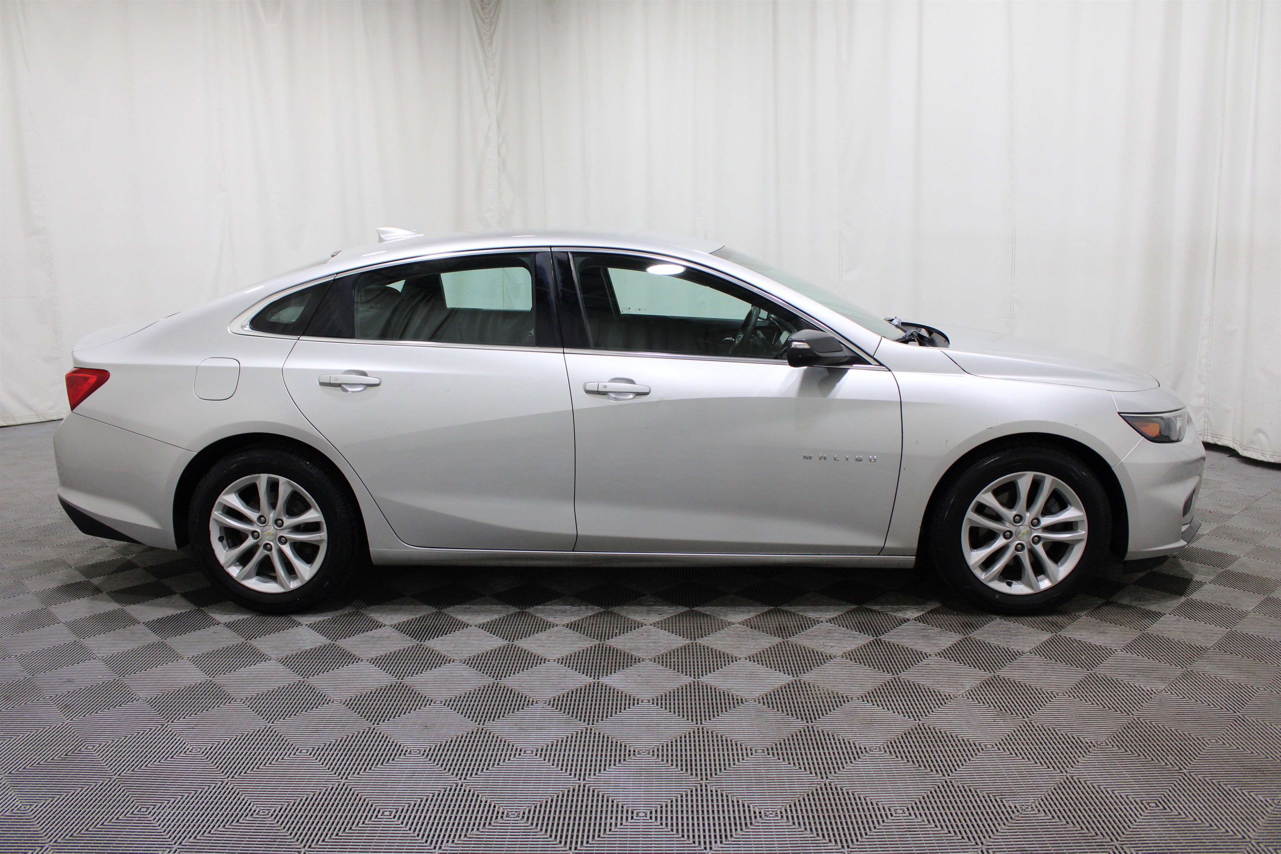 Used 2016 Chevrolet Malibu LT image 24