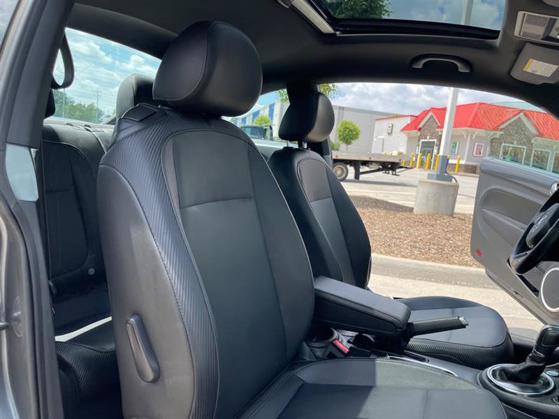 Used 2013 Volkswagen Beetle TDI FWD image 64