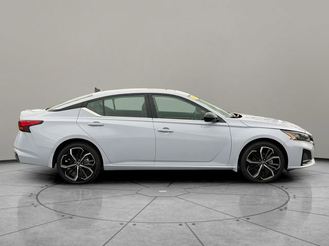 Used 2025 Nissan Altima 2.5 SR w/ SR Premium Package image 7