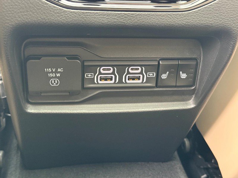 Used 2025 Jeep Grand Cherokee Limited w/ Luxury Tech Group II image 12