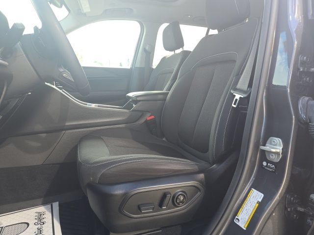 Used 2023 Jeep Grand Cherokee Laredo X AWD/4WD image 9