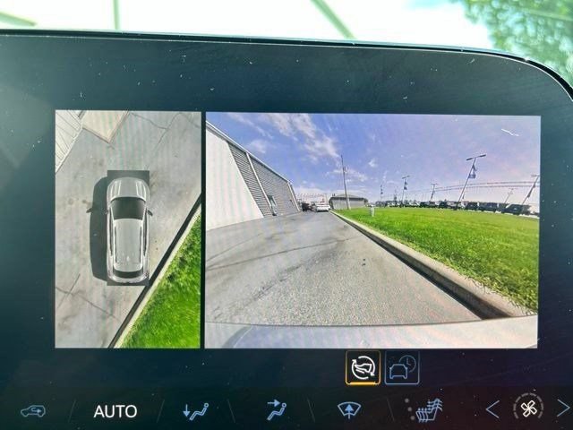 Used 2025 Chevrolet Equinox EV RS FWD image 31