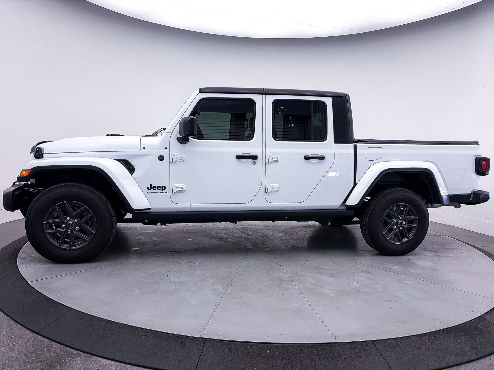 Used 2024 Jeep Gladiator Sport image 38