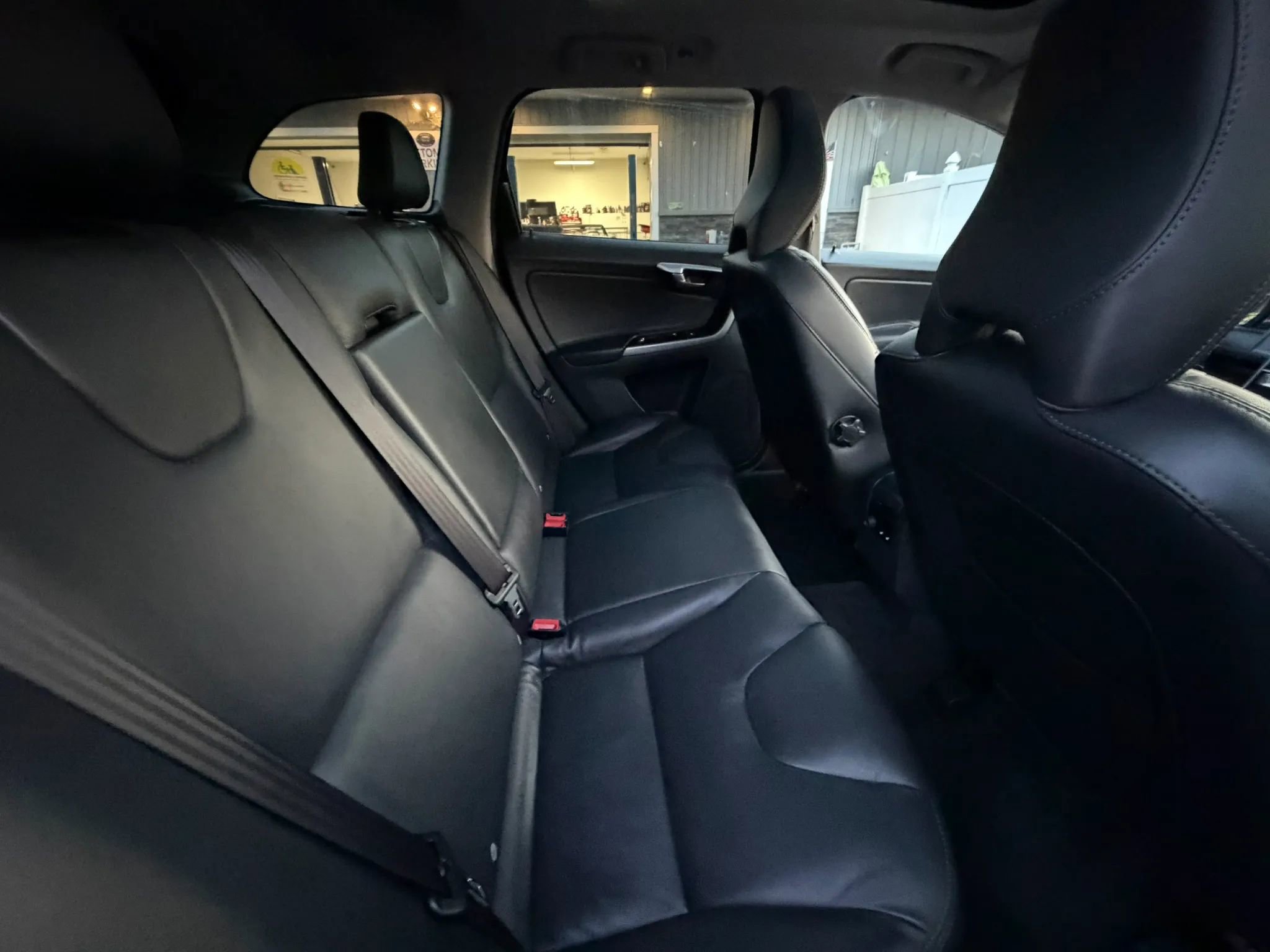 Used 2015 Volvo XC60 T6 image 17