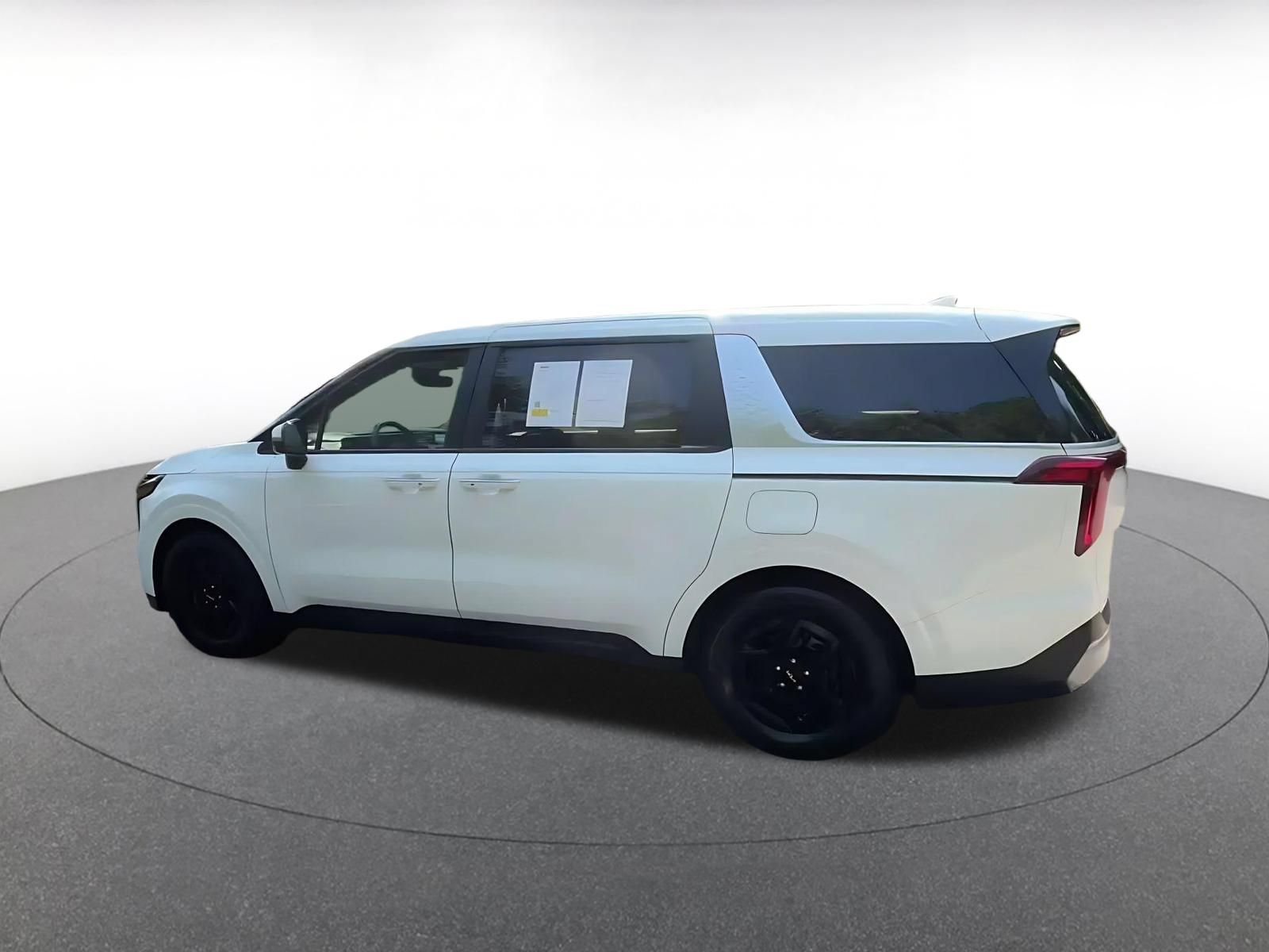 Used 2026 Kia Carnival FWD image 10