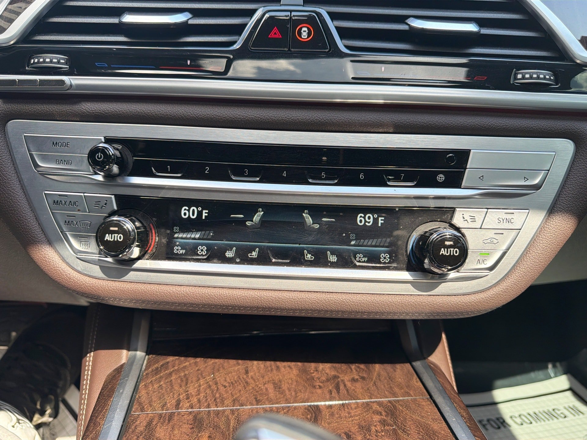 Used 2021 BMW 750i xDrive w/ Executive Package AWD/4WD image 17