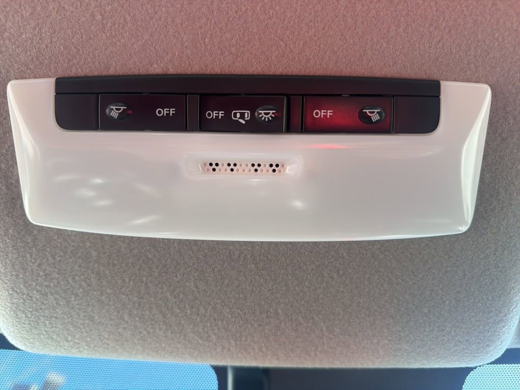 Used 2024 Nissan Versa SR w/ Trunk Package image 39