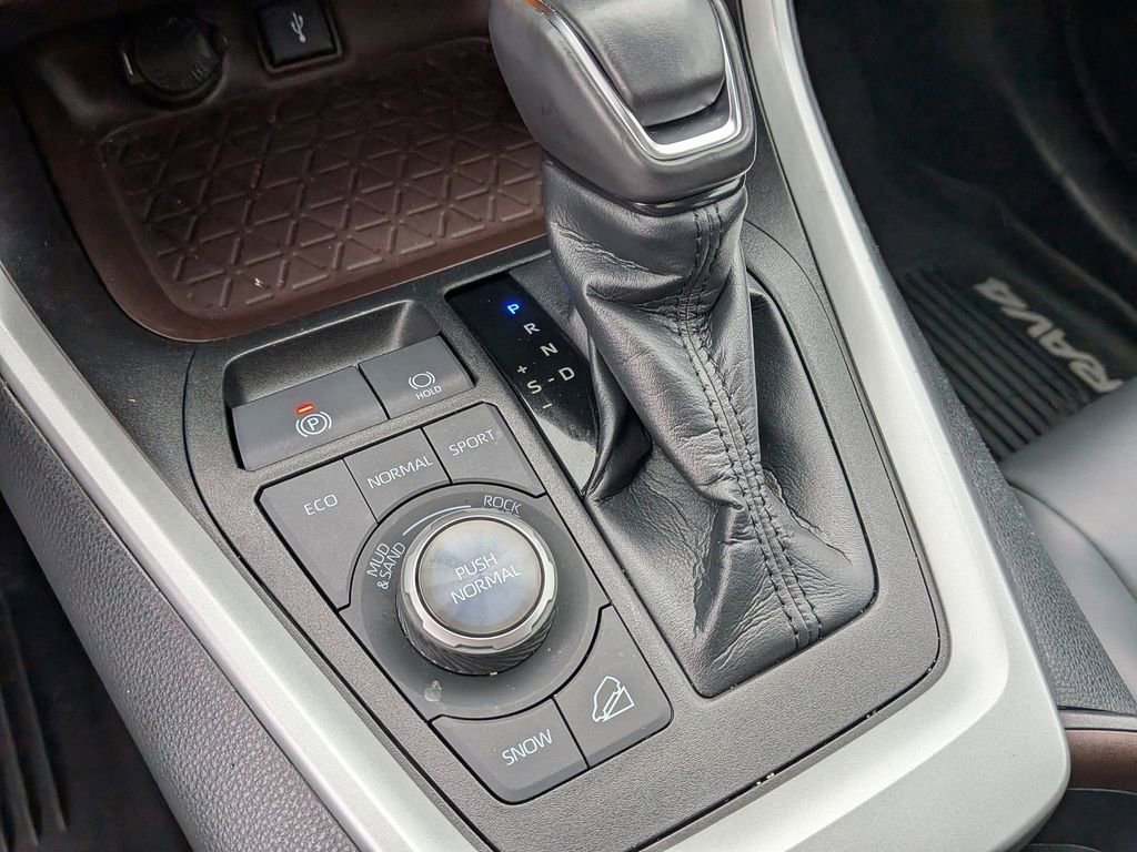 Used 2021 Toyota RAV4 Limited image 18