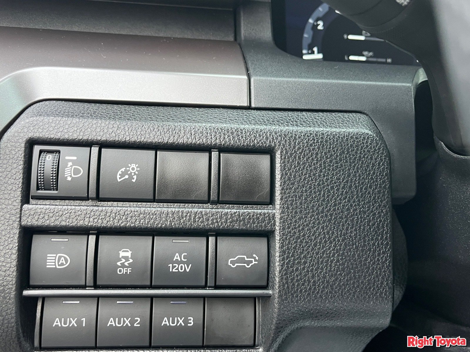 Used 2024 Toyota Tacoma TRD Off-Road w/ TRD Off Road Premium Package AWD/4WD image 32