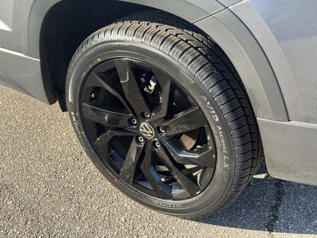 Used 2024 Volkswagen Taos SE image 6