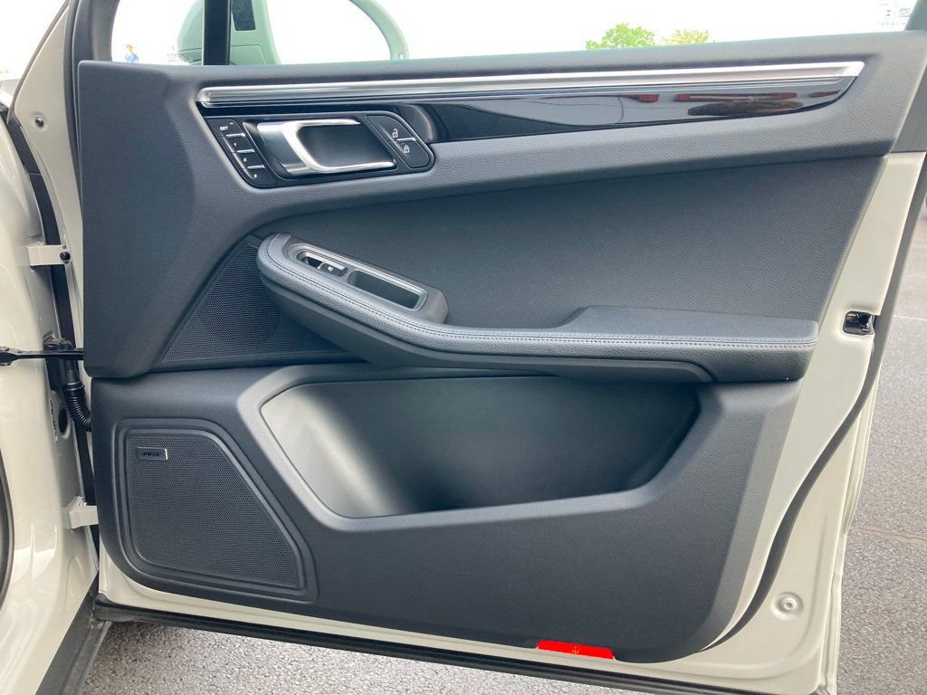 Used 2024 Porsche Macan image 32