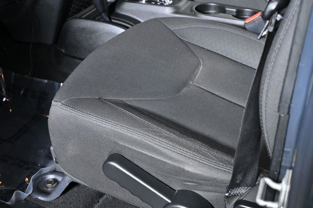 Used 2018 Jeep Wrangler Unlimited Sport S image 25