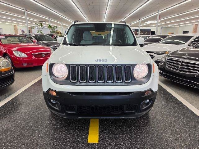 Used 2016 Jeep Renegade Latitude FWD image 3
