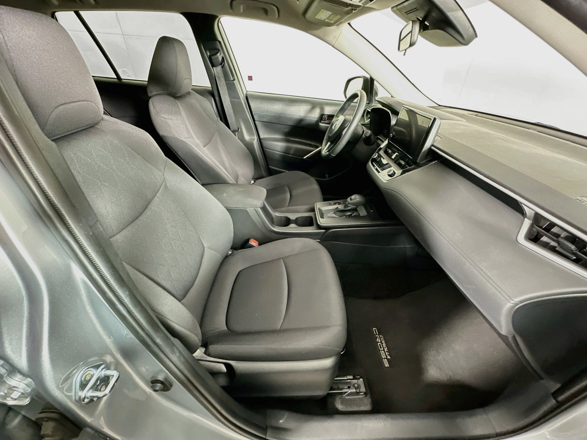 Used 2026 Toyota Corolla Cross LE FWD image 30