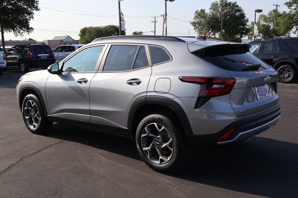 Used 2025 Chevrolet Trax LT w/ LT Convenience Package FWD image 18