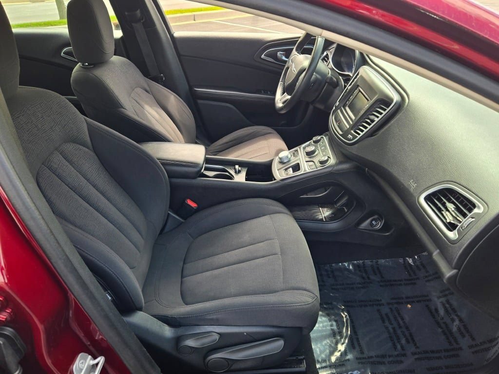 Used 2015 Chrysler 200 Limited w/ Convenience Group FWD image 6