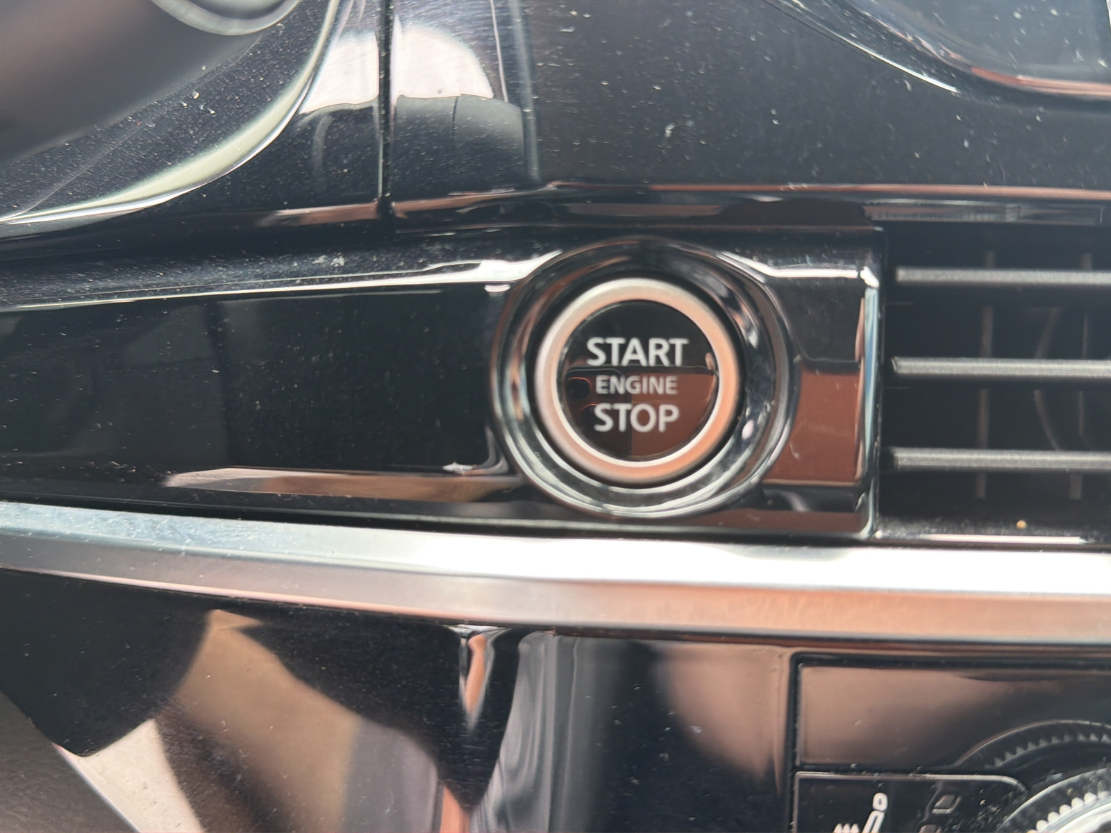 Certified 2022 Nissan Pathfinder SL w/ SL Black Package FWD image 43