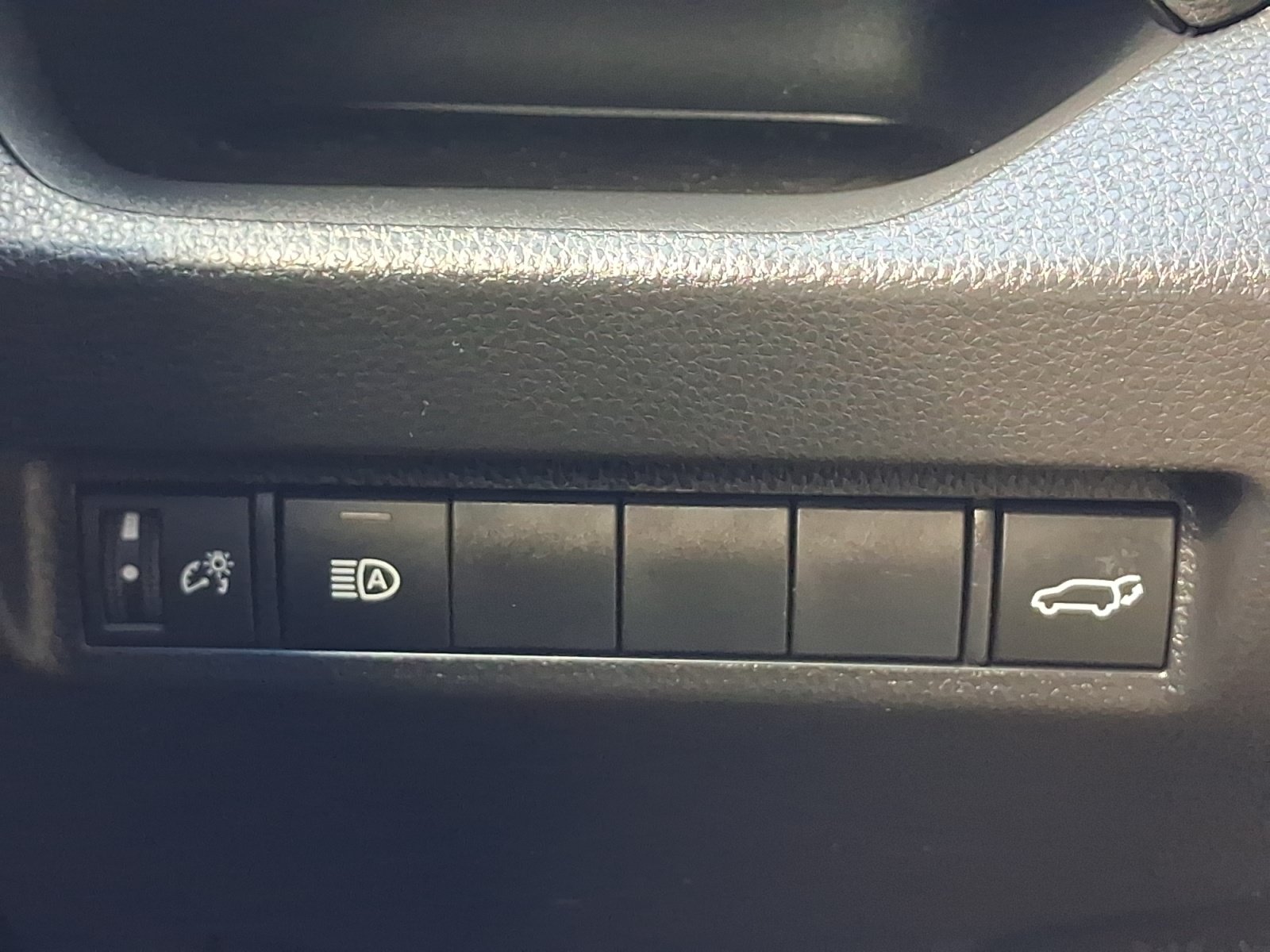 Used 2021 Toyota RAV4 XLE Premium AWD/4WD image 27