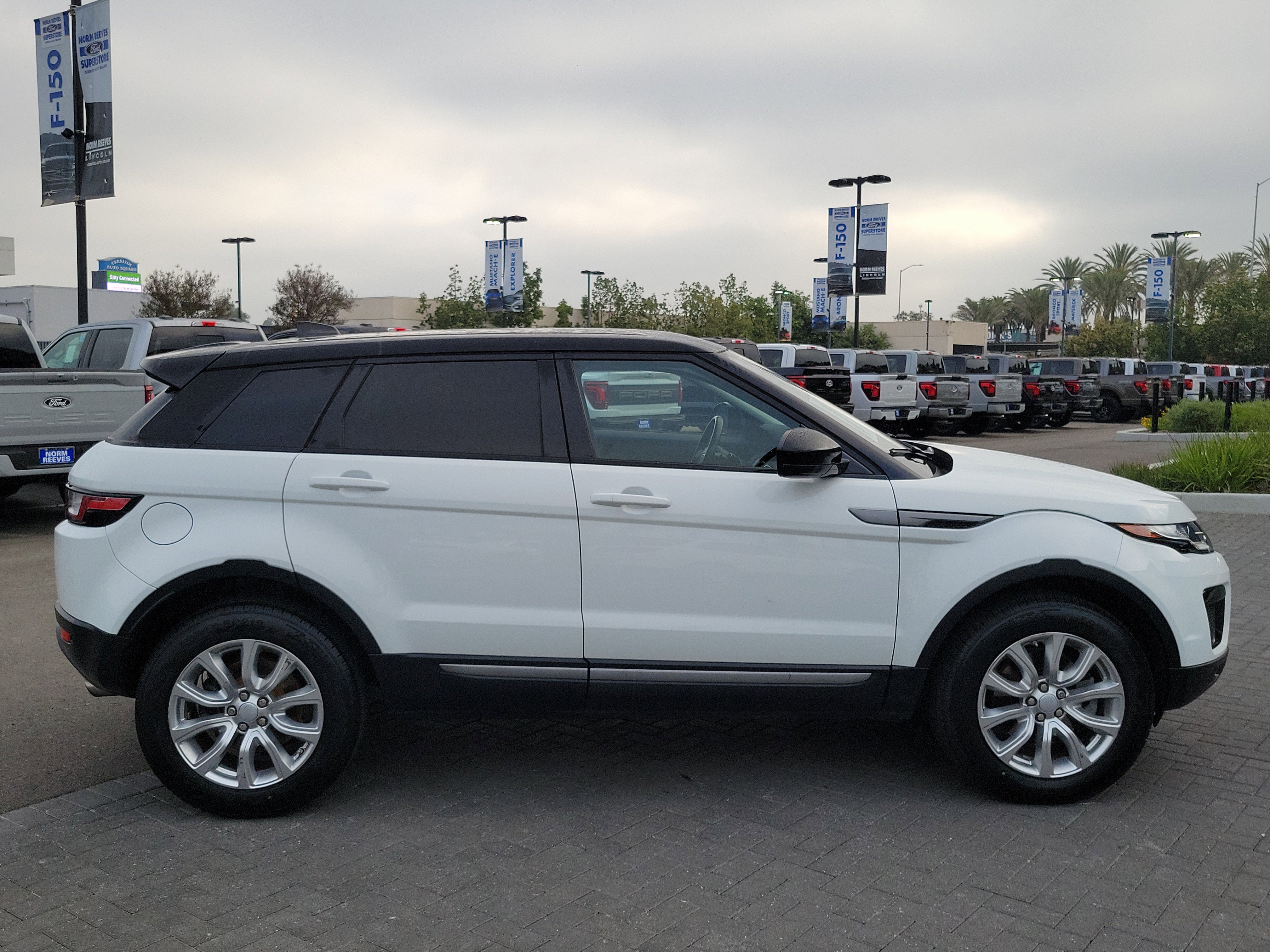 Used 2018 Land Rover Range Rover Evoque image 5