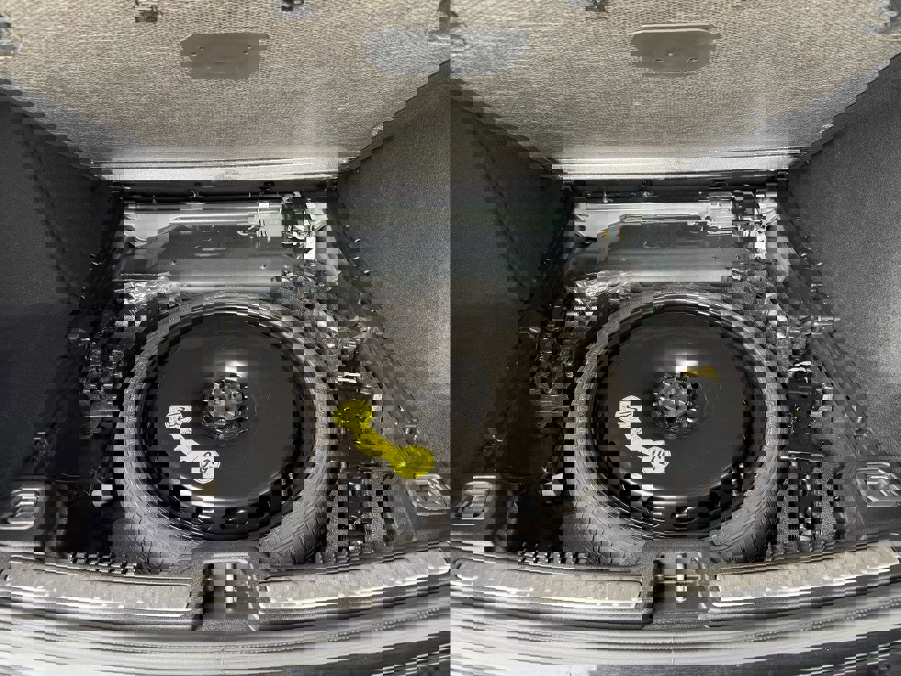 Used 2024 Volvo V60 B5 Cross Country Plus image 38