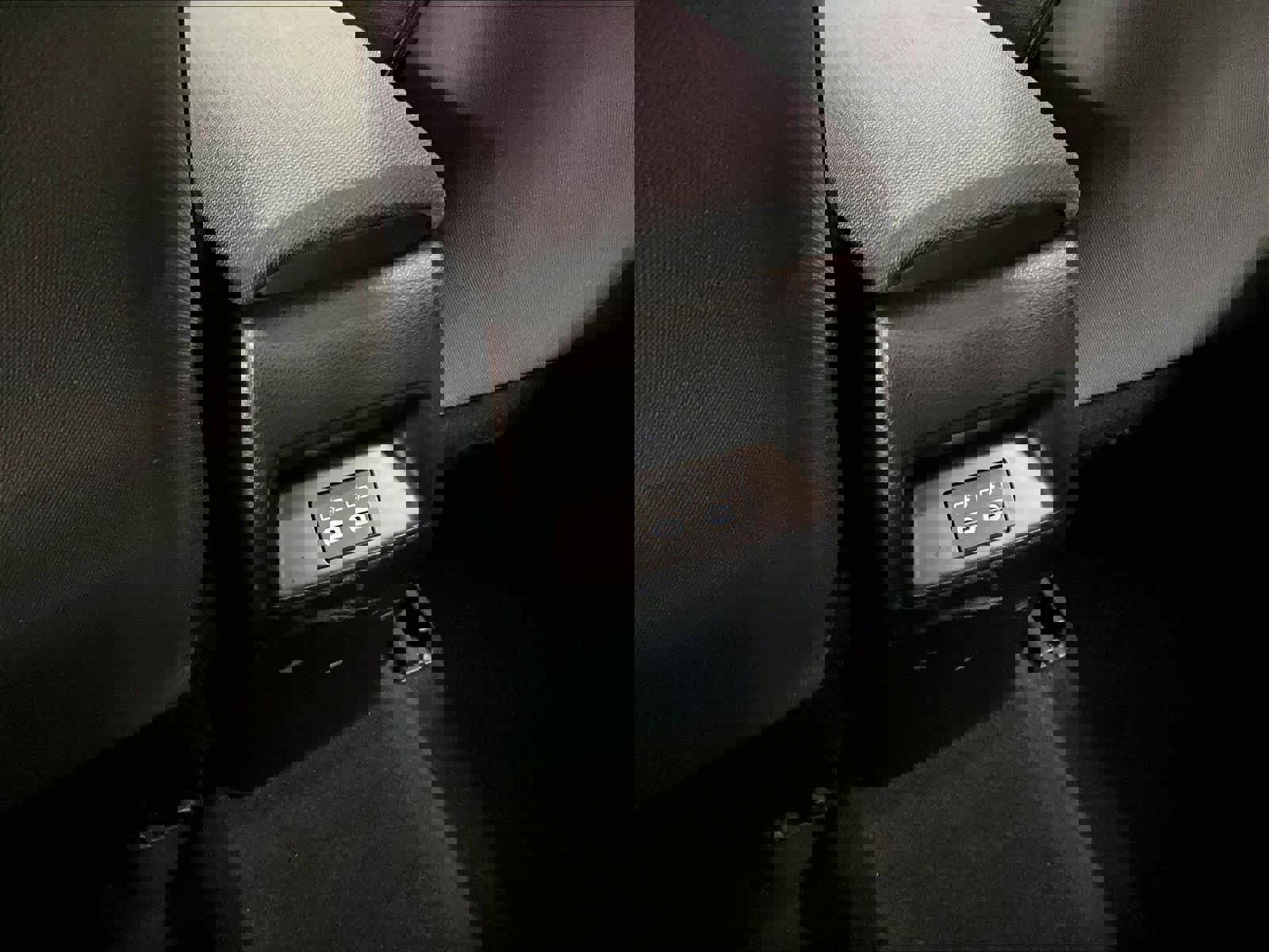 Used 2025 Toyota Corolla LE image 28