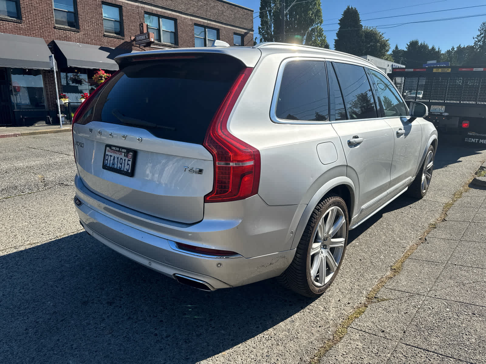 Used 2016 Volvo XC90 T6 Inscription w/ Vision Package AWD/4WD image 4