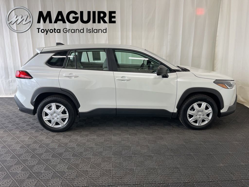 Used 2023 Toyota Corolla Cross L AWD/4WD image 2