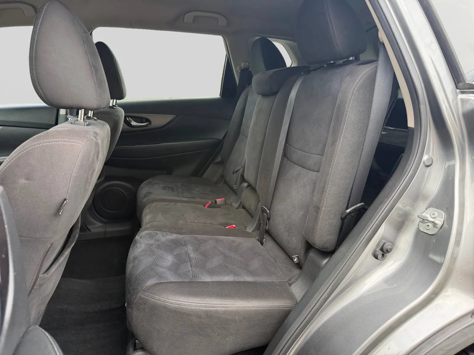 Used 2015 Nissan Rogue SV FWD image 13