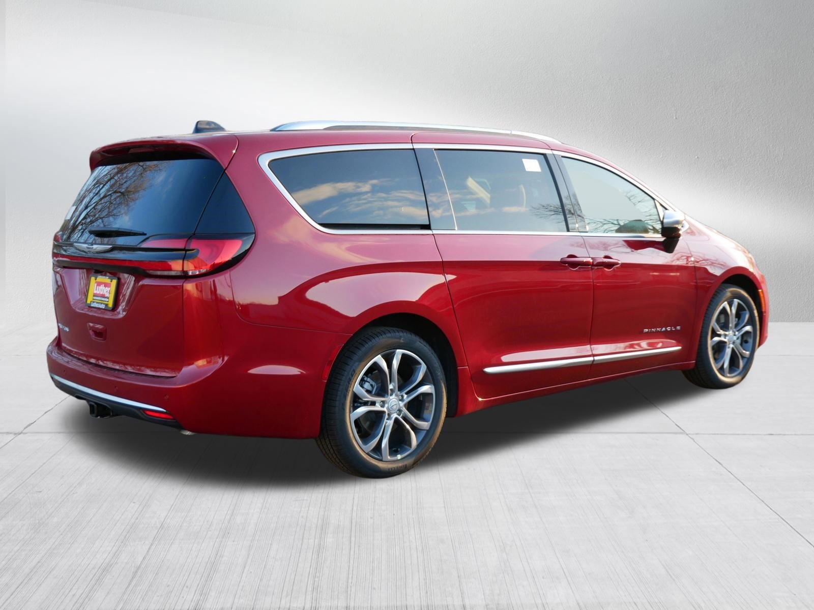 New 2026 Chrysler Pacifica Pinnacle image 8