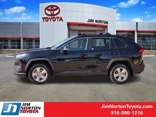 Used 2025 Toyota RAV4 XLE w/ Convenience Package FWD image 5