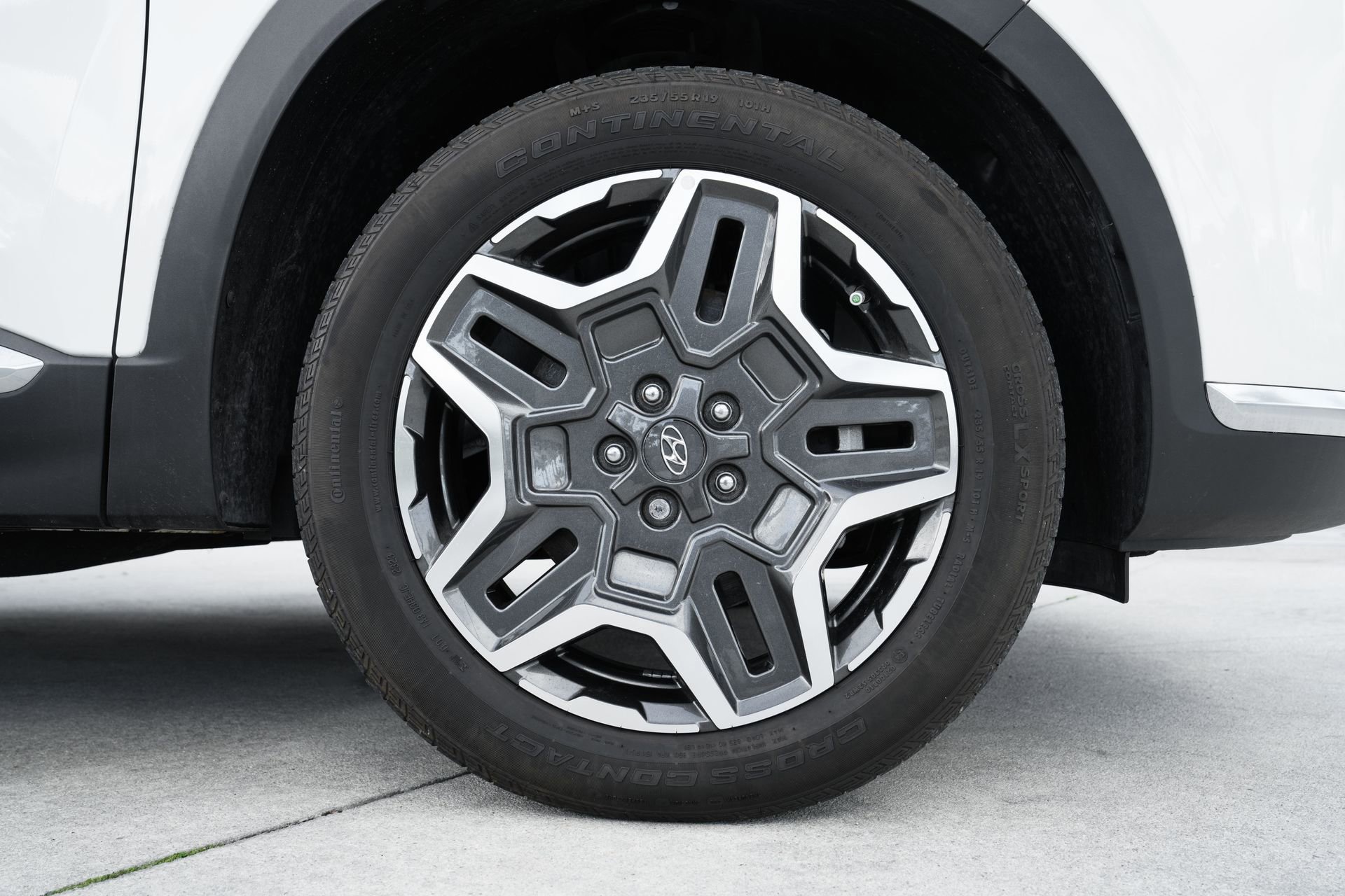 Used 2023 Hyundai Santa Fe SEL Premium w/ Cargo Package image 28