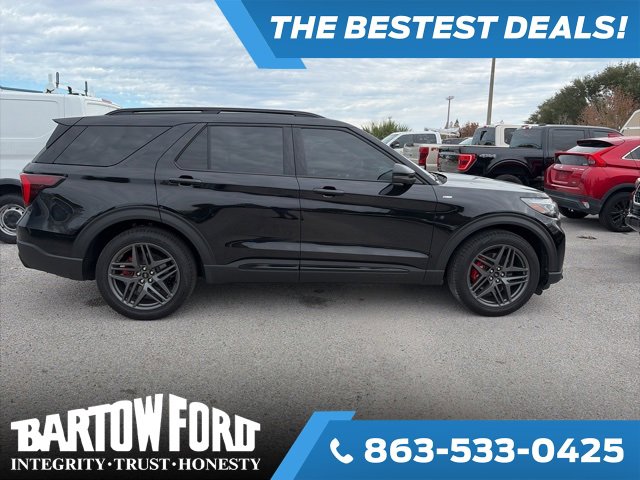Used 2025 Ford Explorer ST-Line w/ Premium Package image 4