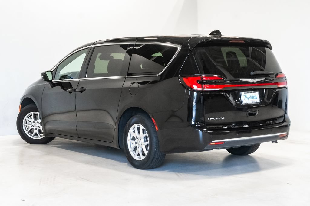 Certified 2025 Chrysler Pacifica Select FWD image 29