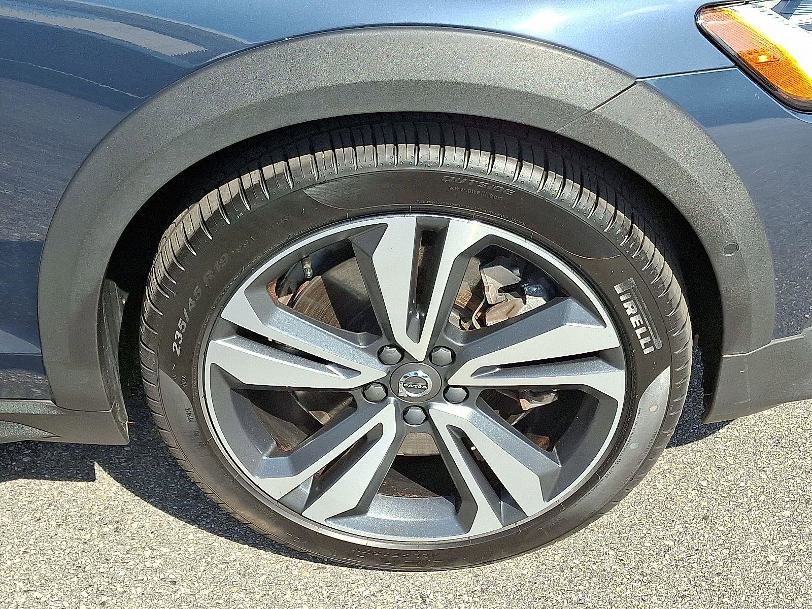 Certified 2023 Volvo V60 B5 Cross Country Plus image 8