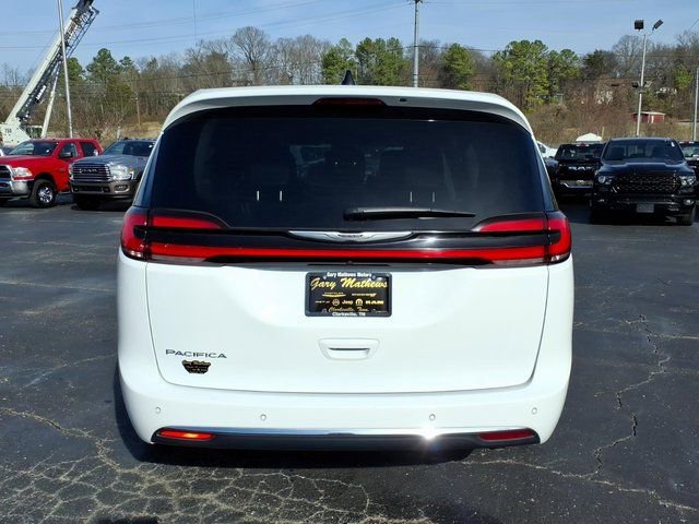 Used 2024 Chrysler Pacifica Touring-L image 19