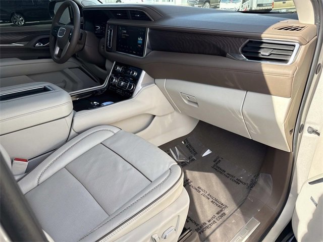Used 2024 GMC Yukon XL Denali image 13