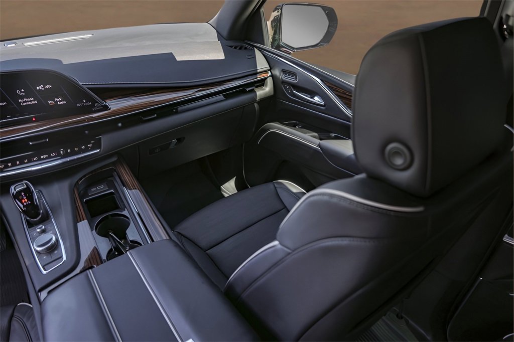 Certified 2024 Cadillac Escalade Premium Luxury w/ Performance Package image 28