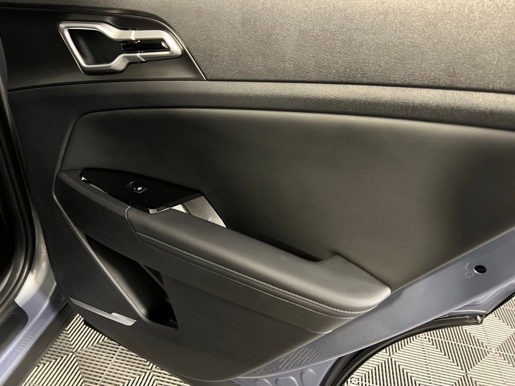 Used 2025 Kia Sportage EX w/ Premium Package image 32