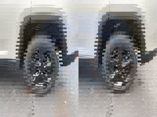 Used 2023 Jeep Grand Cherokee Limited w/ Black Appearance Package image 12