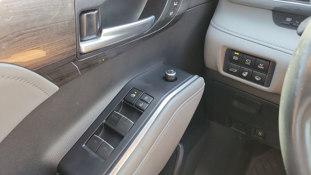 Used 2021 Toyota Highlander Platinum image 21