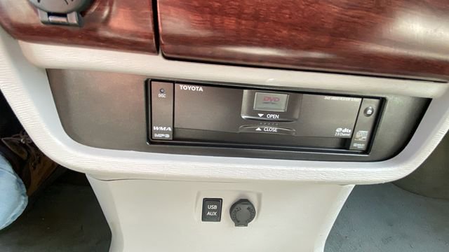 Used 2014 Toyota Sienna Limited w/ Limited Premium Package image 30